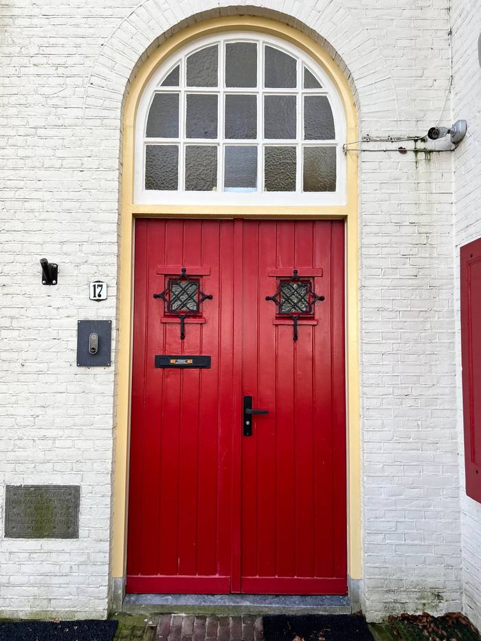 Voordeur · met eerste-steen plaquette (1909, burgemeester Meyer Drees)